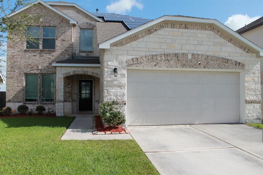 Property photo for 302 Lake Line Drive, Alvin, TX
