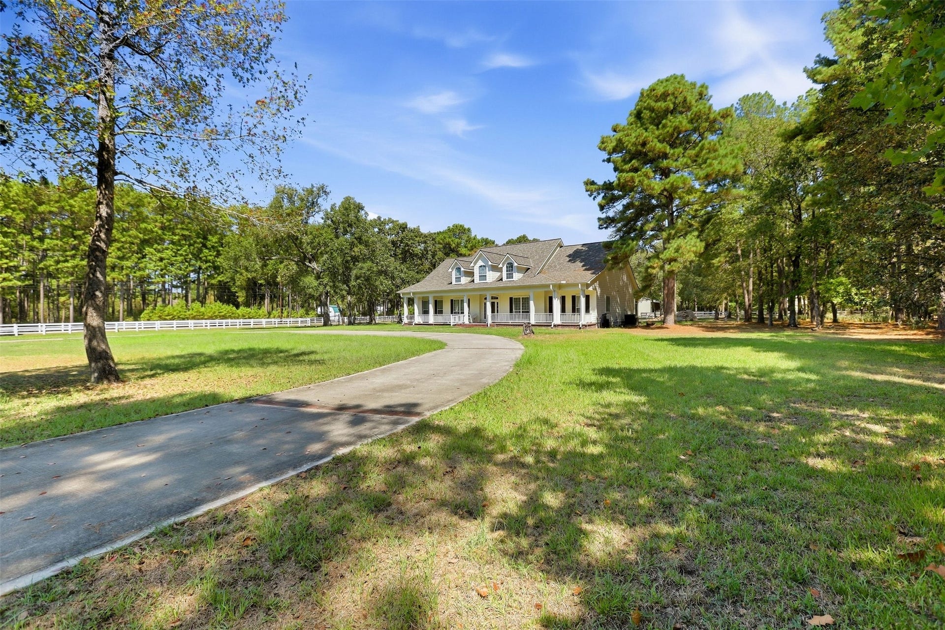 20002 Country Lake Drive, Magnolia, TX 77355