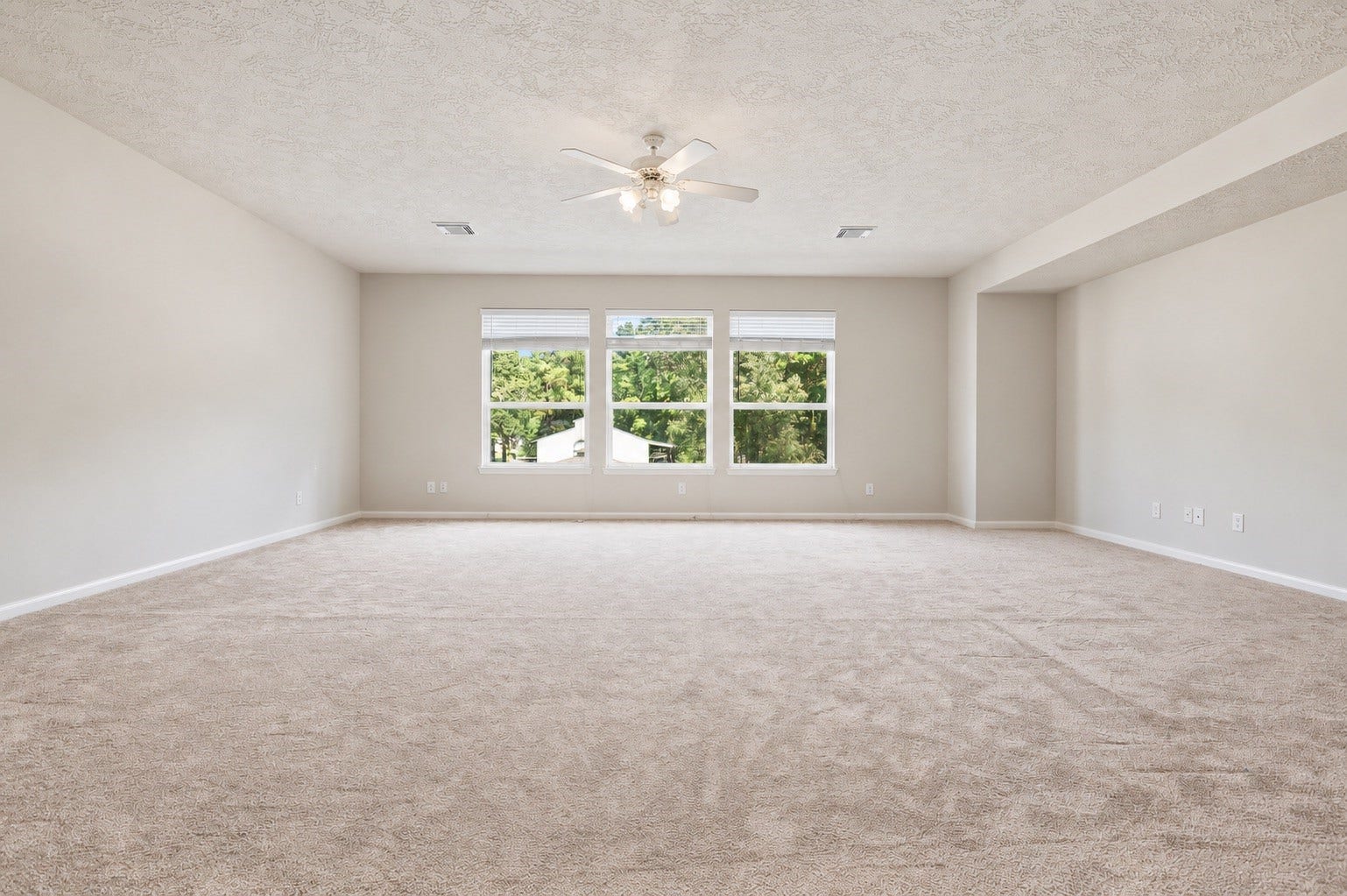 20002 Country Lake Drive, Magnolia, TX 77355