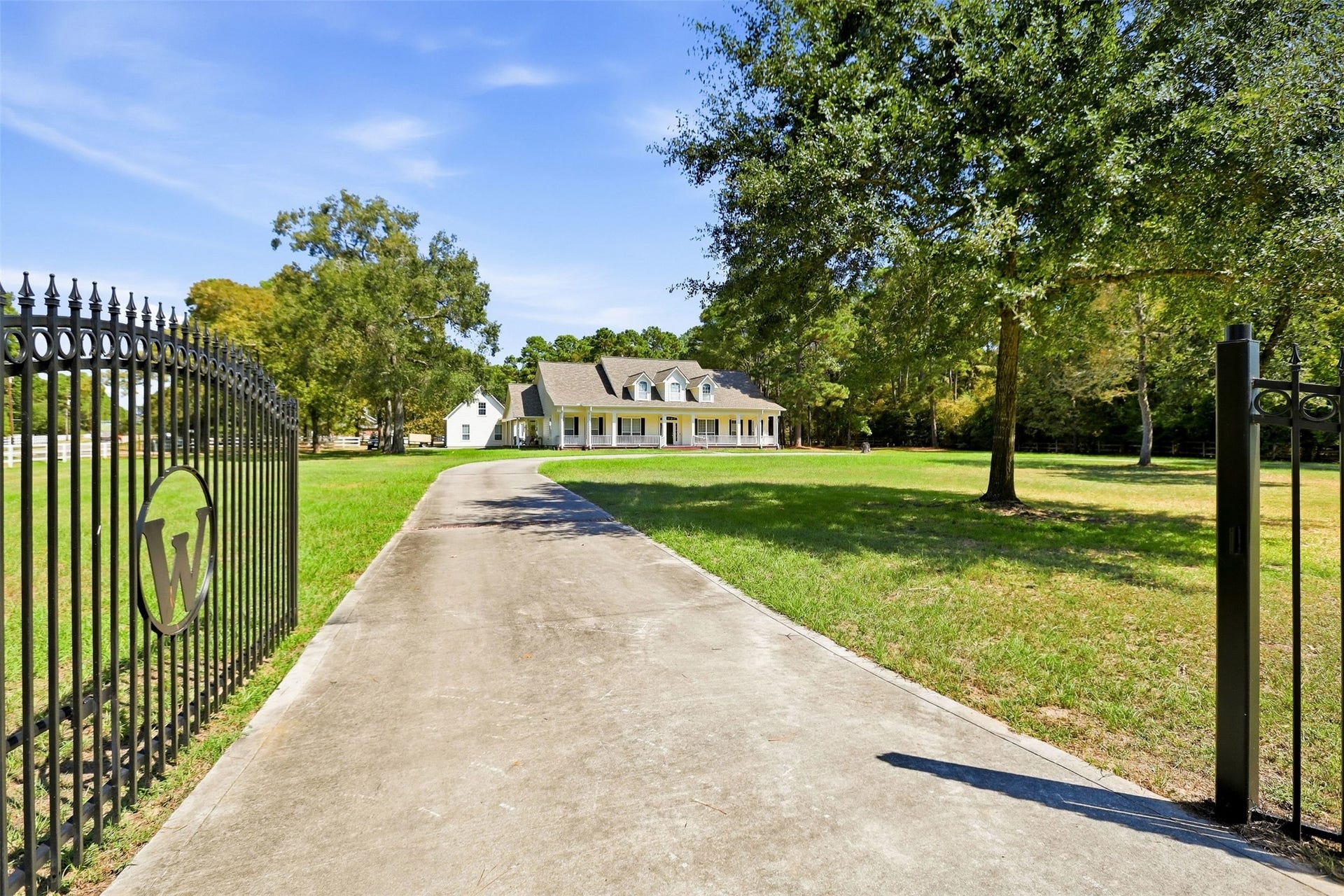 20002 Country Lake Drive, Magnolia, TX 77355