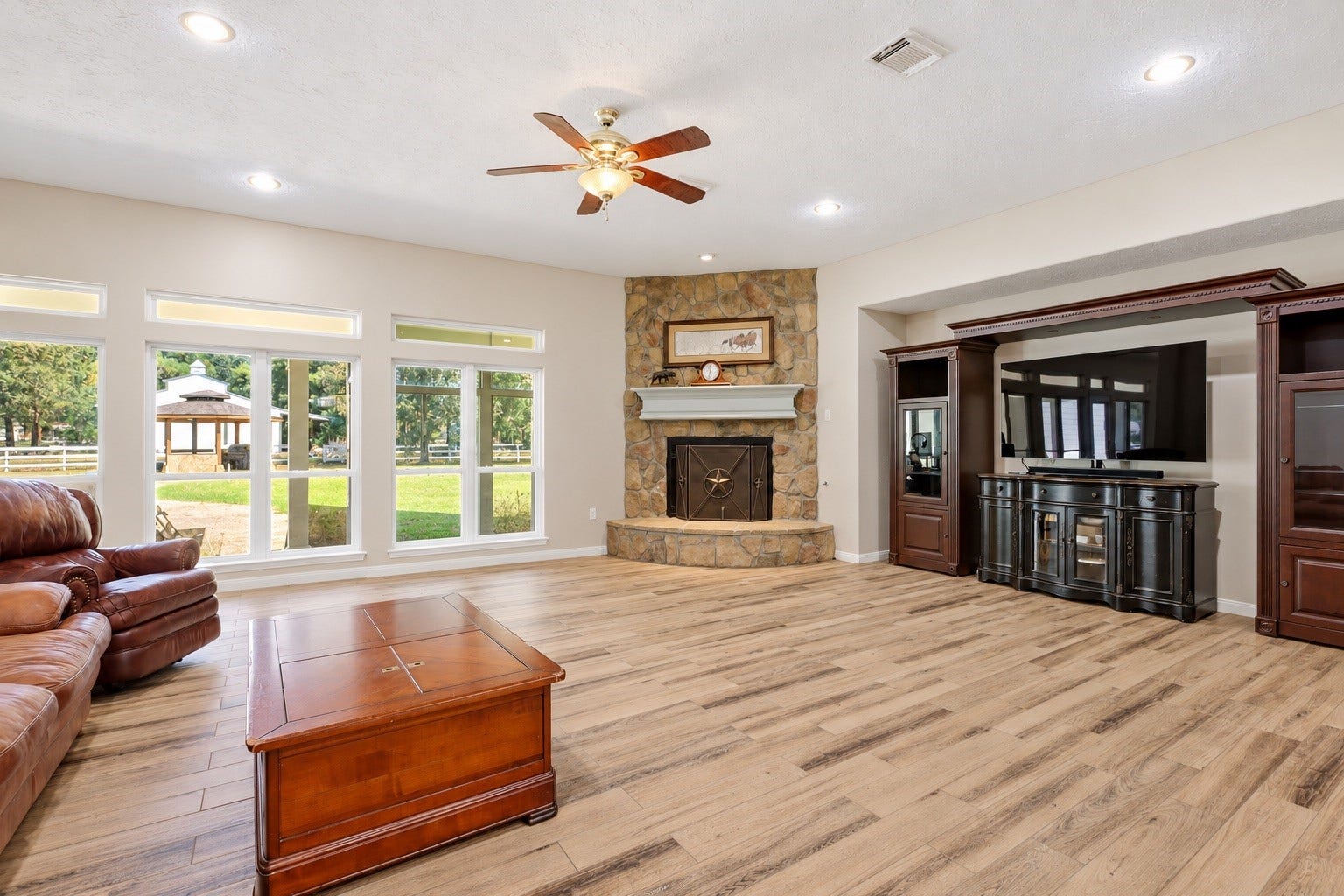 20002 Country Lake Drive, Magnolia, TX 77355