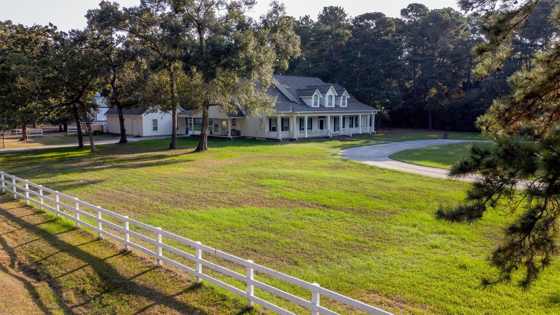 20002 Country Lake Drive, Magnolia, TX 77355