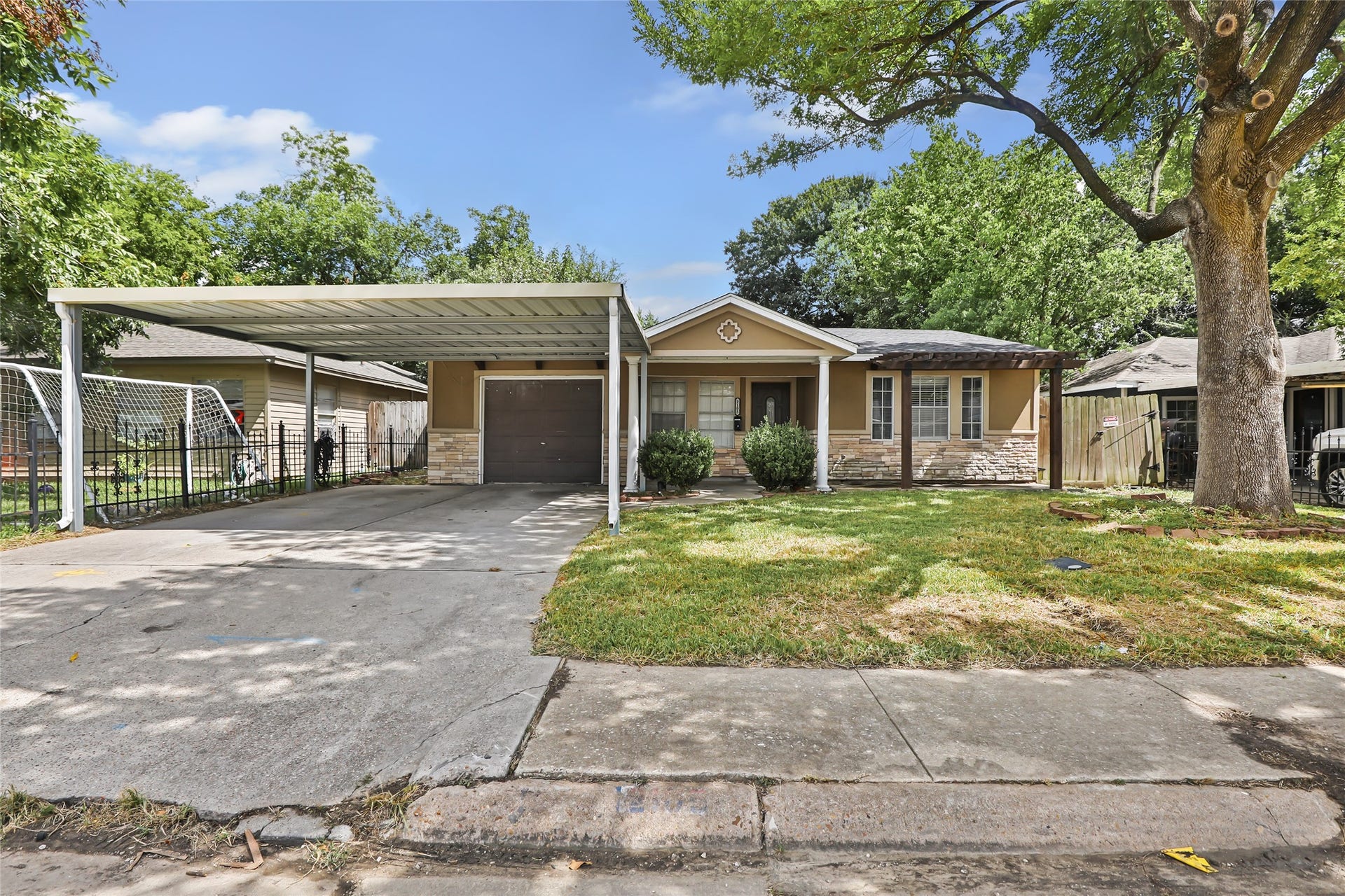 2105 Marshall Street, Pasadena, TX 77506