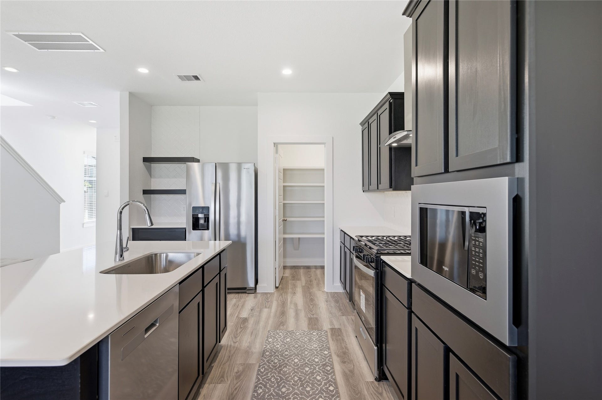 2919 Crown Gate Drive, Houston, TX 77047 Stainless steel appliances and walk in pantry.