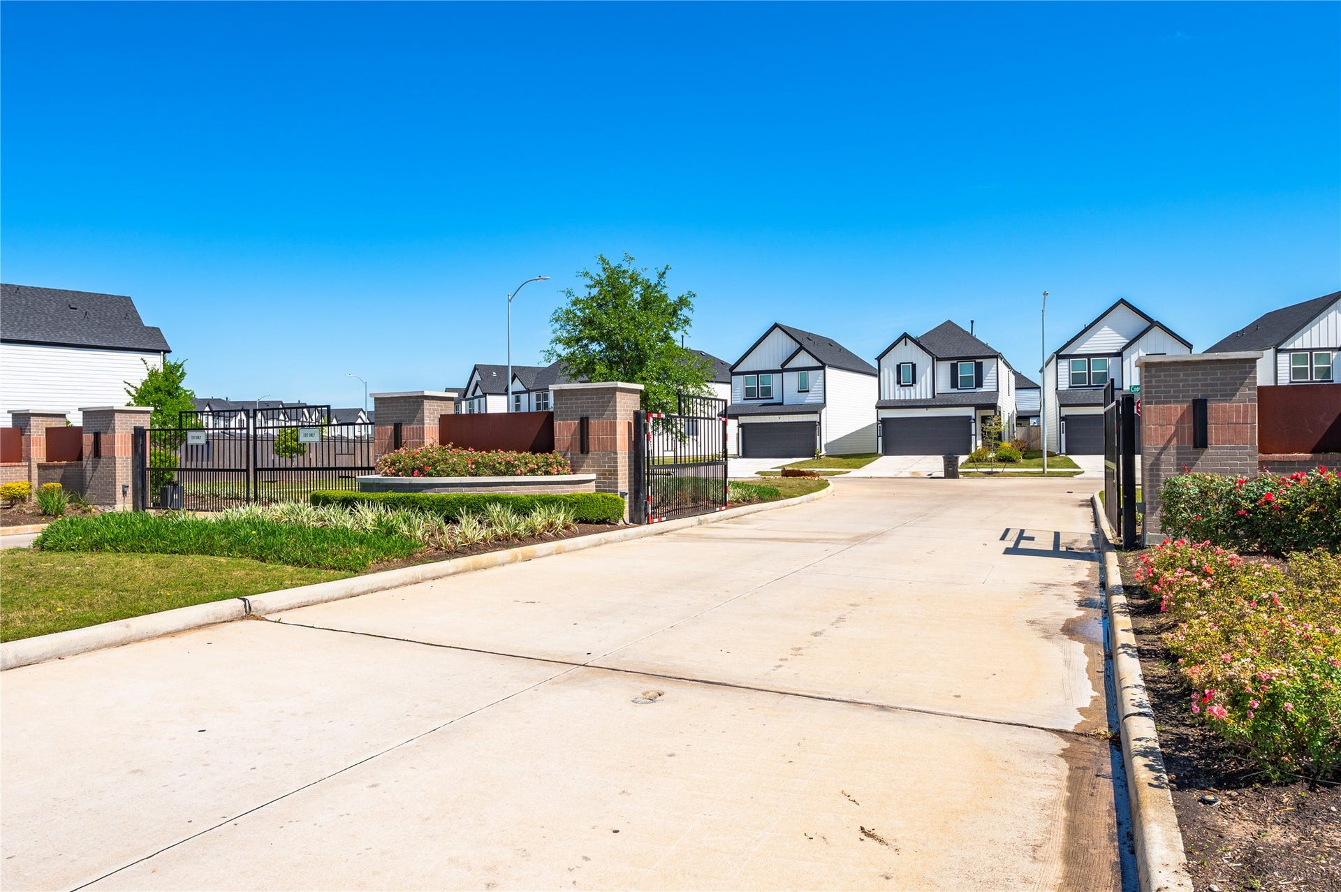 2919 Crown Gate Drive, Houston, TX 77047 Gated access.