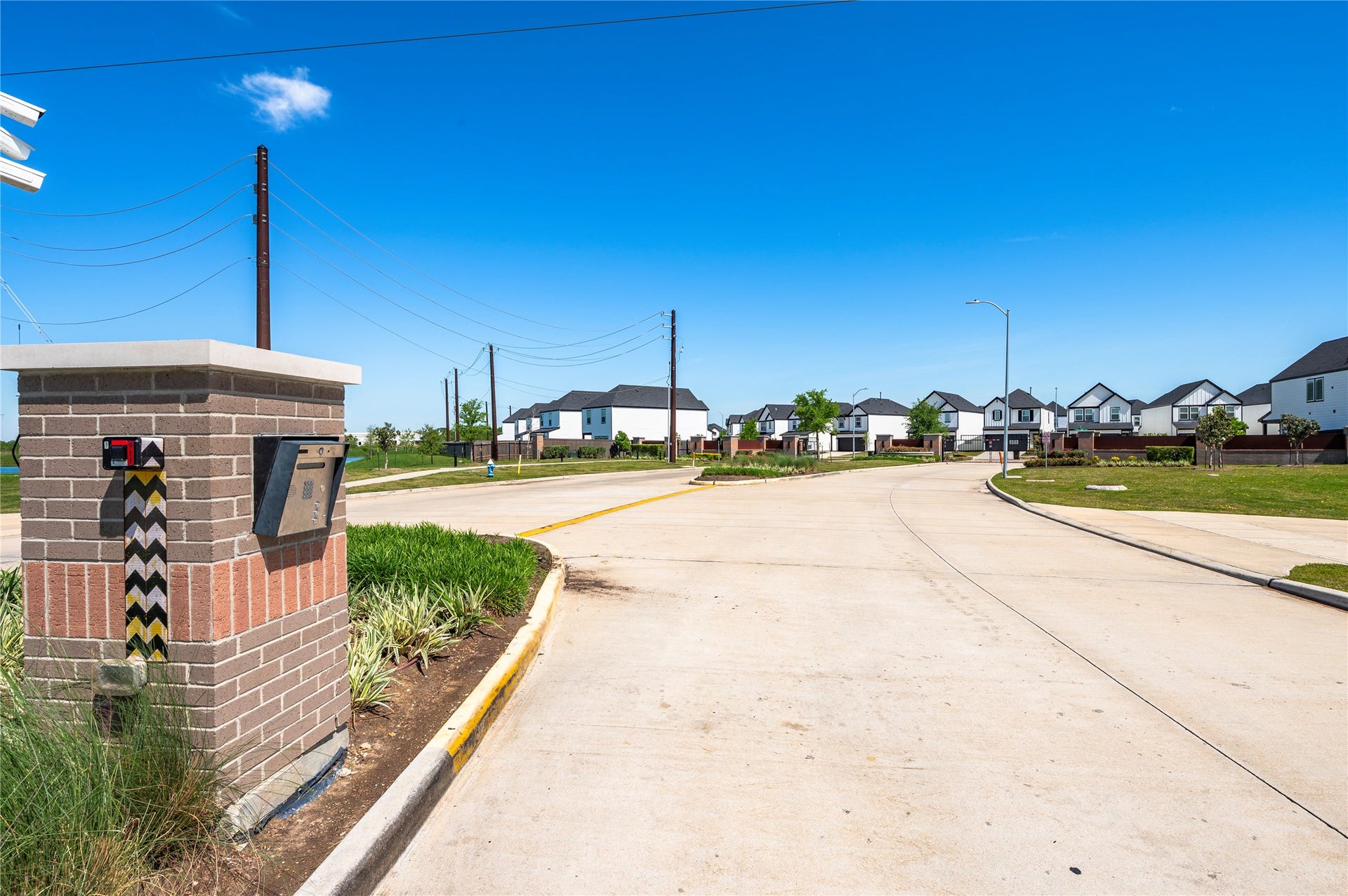 2919 Crown Gate Drive, Houston, TX 77047 Gated subdivision access.