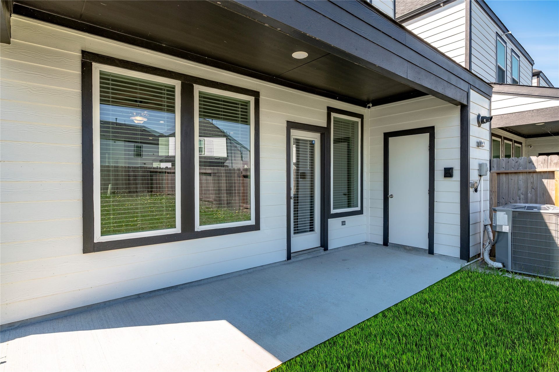 2919 Crown Gate Drive, Houston, TX 77047 Covered concrete back patio area.