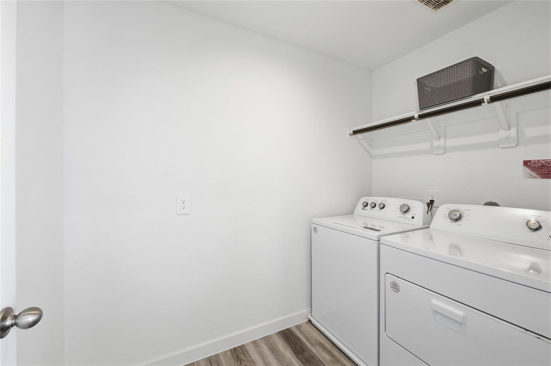2919 Crown Gate Drive, Houston, TX 77047 Spacious Utility room on 2nd level