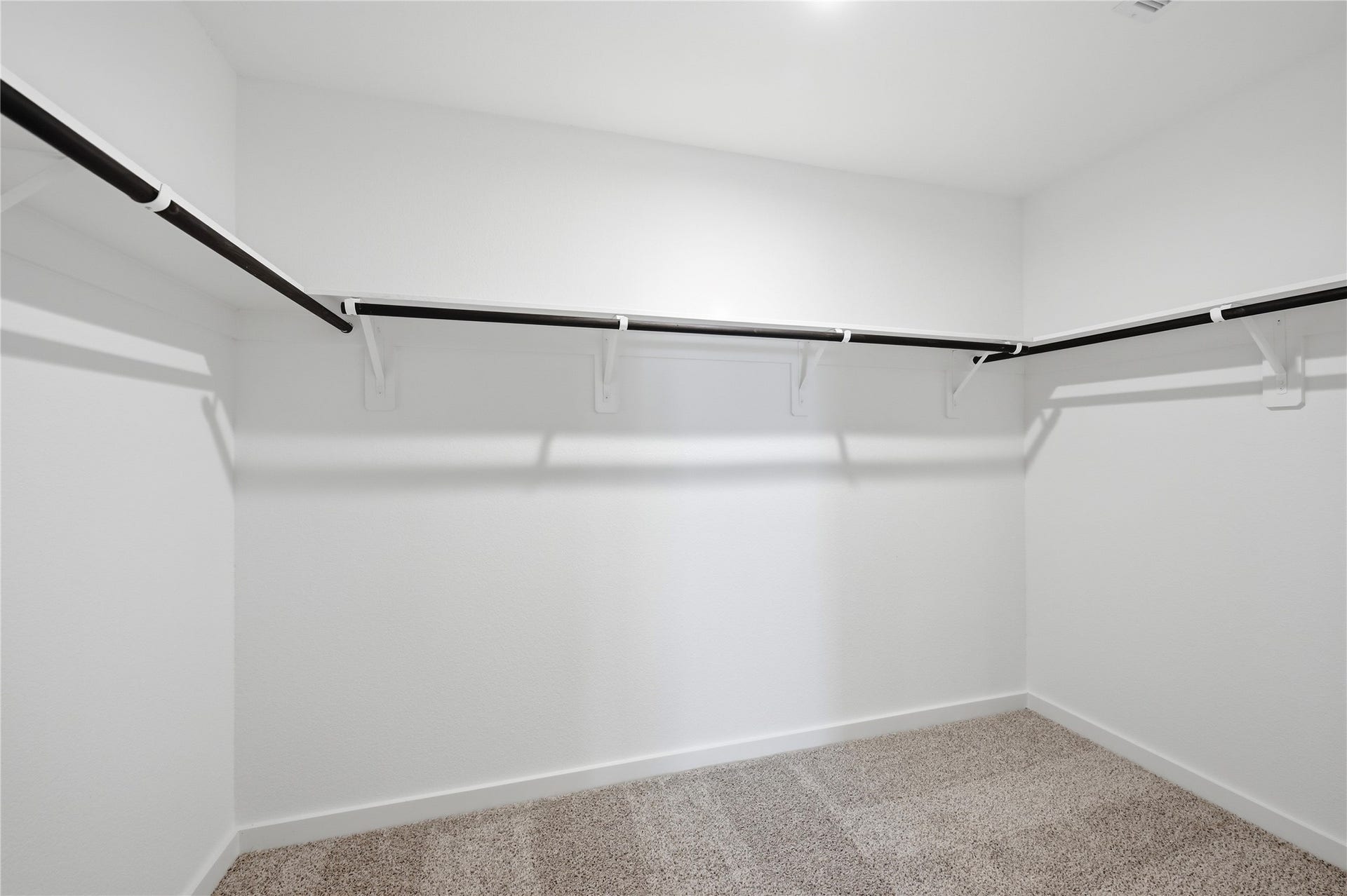 2919 Crown Gate Drive, Houston, TX 77047 Walk in closet.