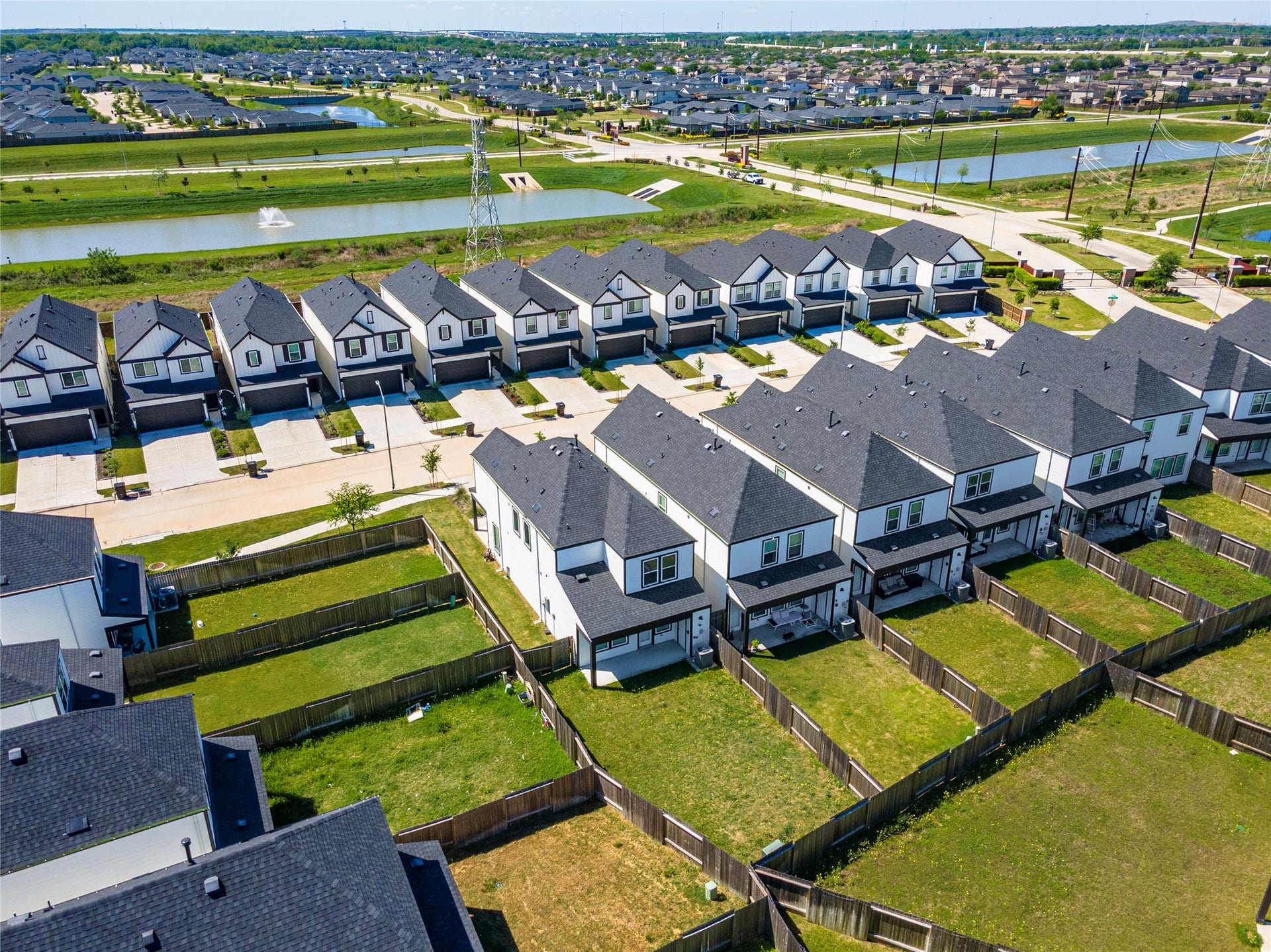 2919 Crown Gate Drive, Houston, TX 77047 Aerial view of the large backyard and corner lot.