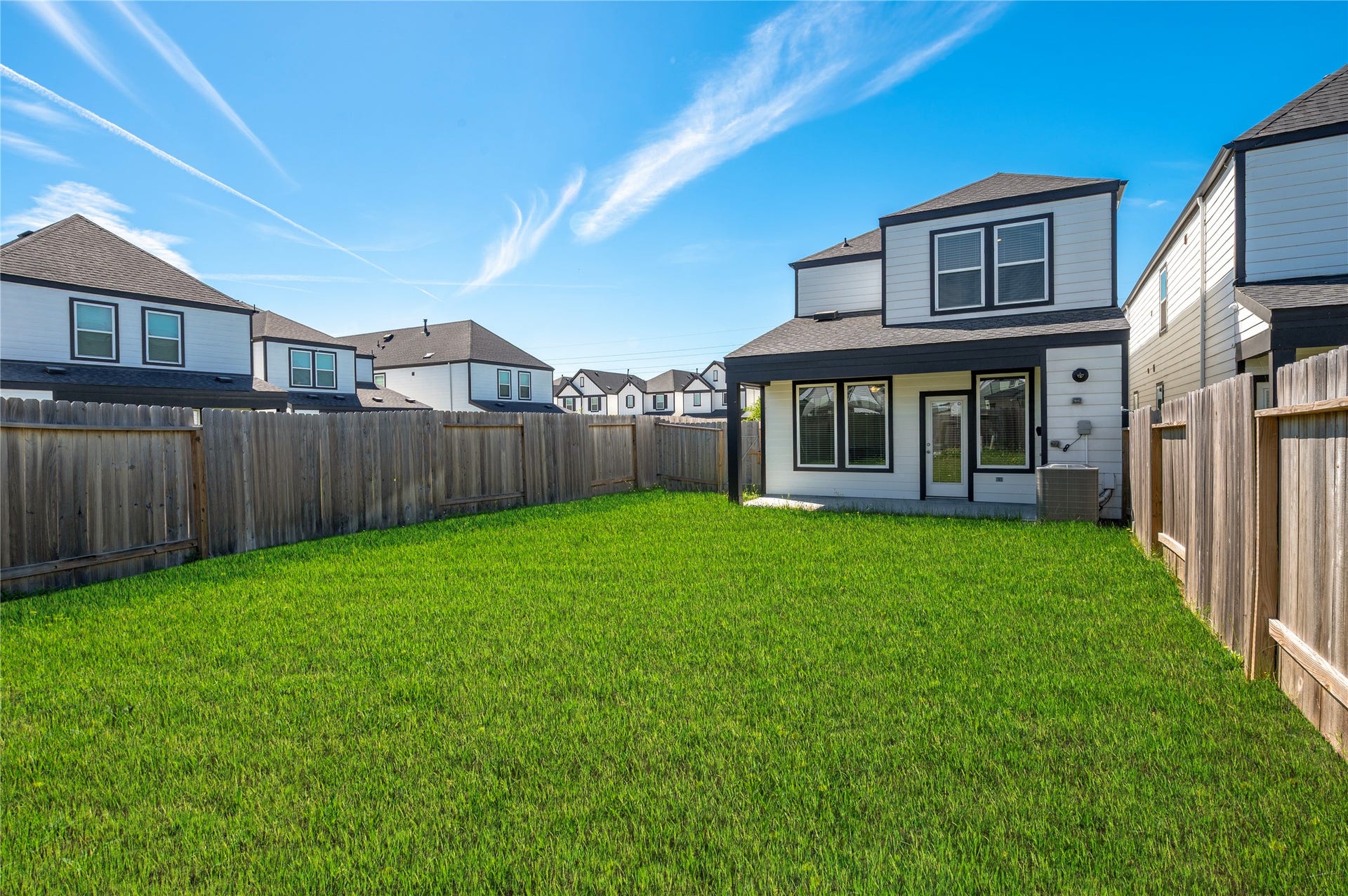 2919 Crown Gate Drive, Houston, TX 77047 Another view of the large backyard.