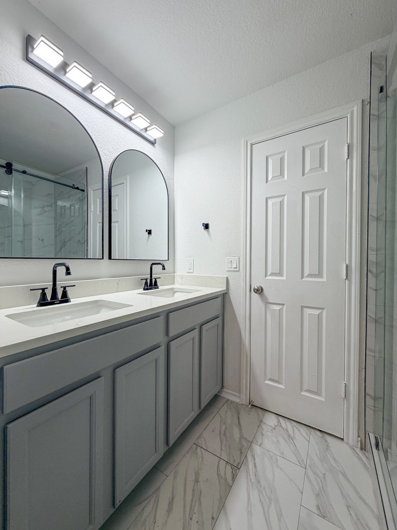 2719 Star Peak Drive, Houston, TX 77088 Master Bathroom