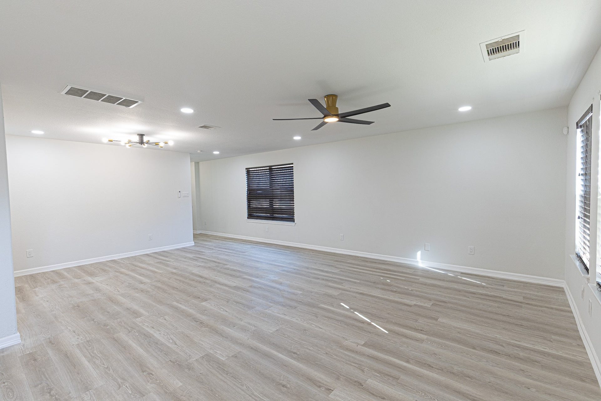 2719 Star Peak Drive, Houston, TX 77088 Living Room