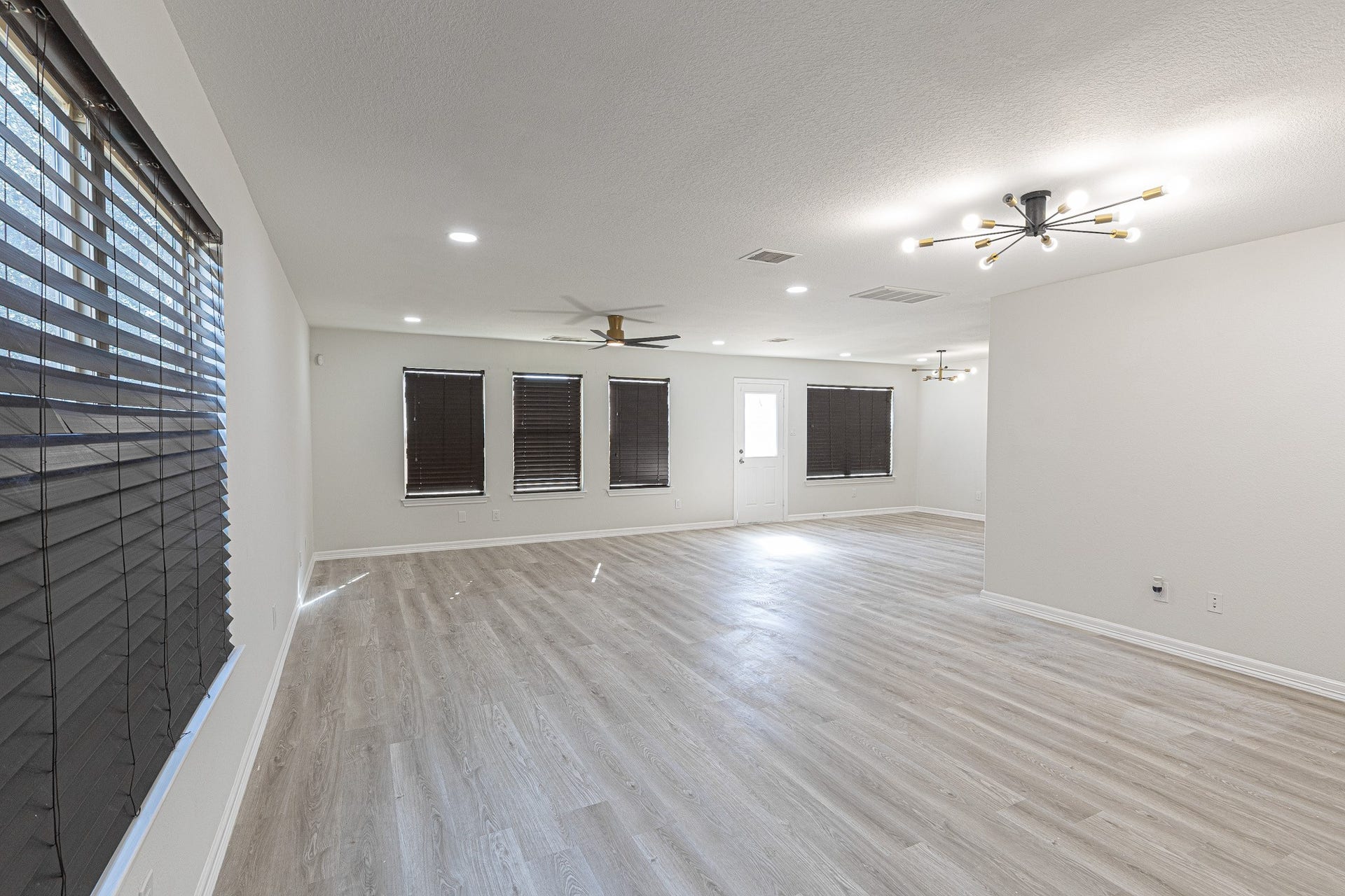 2719 Star Peak Drive, Houston, TX 77088 Living Room
