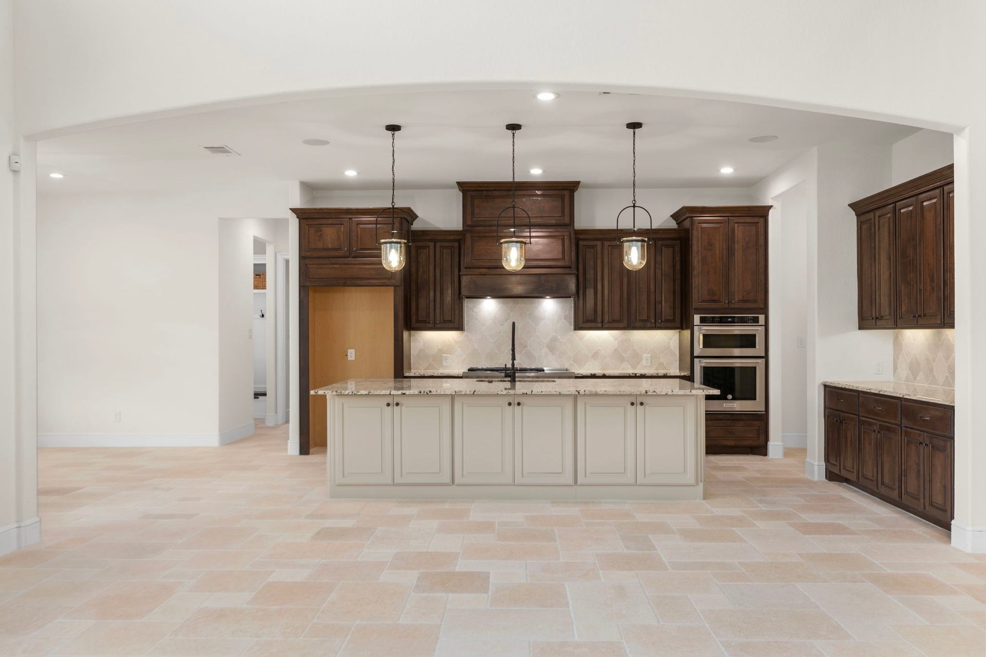 8551 Tombron Grove Road, Magnolia, TX 77354 Chef's gourmet kitchen is a true centerpiece of the home. Expertly designed for both everyday living and entertaining.