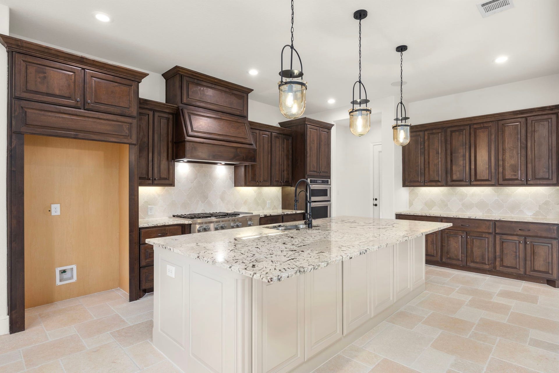 8551 Tombron Grove Road, Magnolia, TX 77354 Bright and thoughtfully appointed, this kitchen is perfectly suited for a home chef and entertaining.