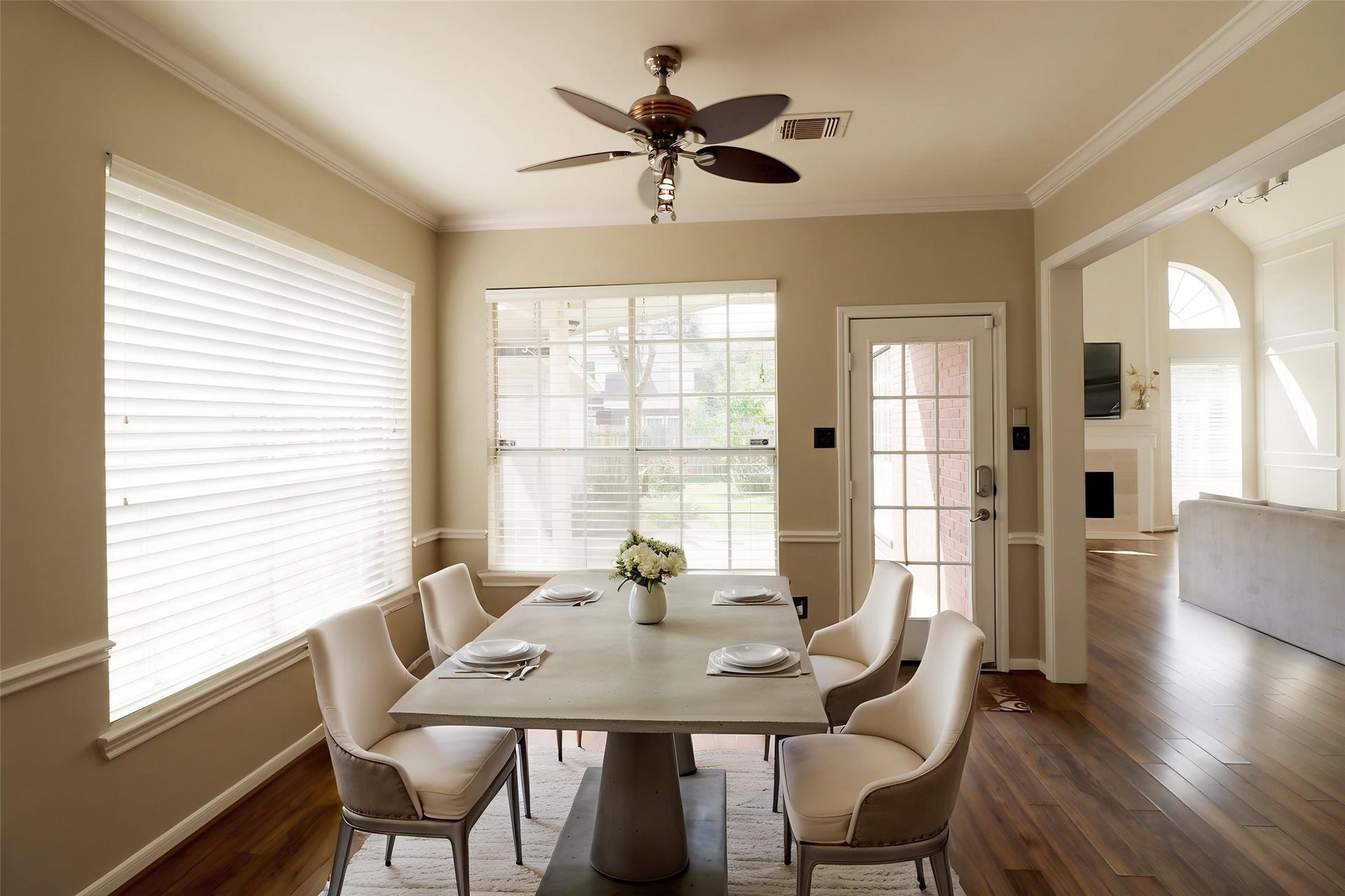 breakfast area with virtual staging