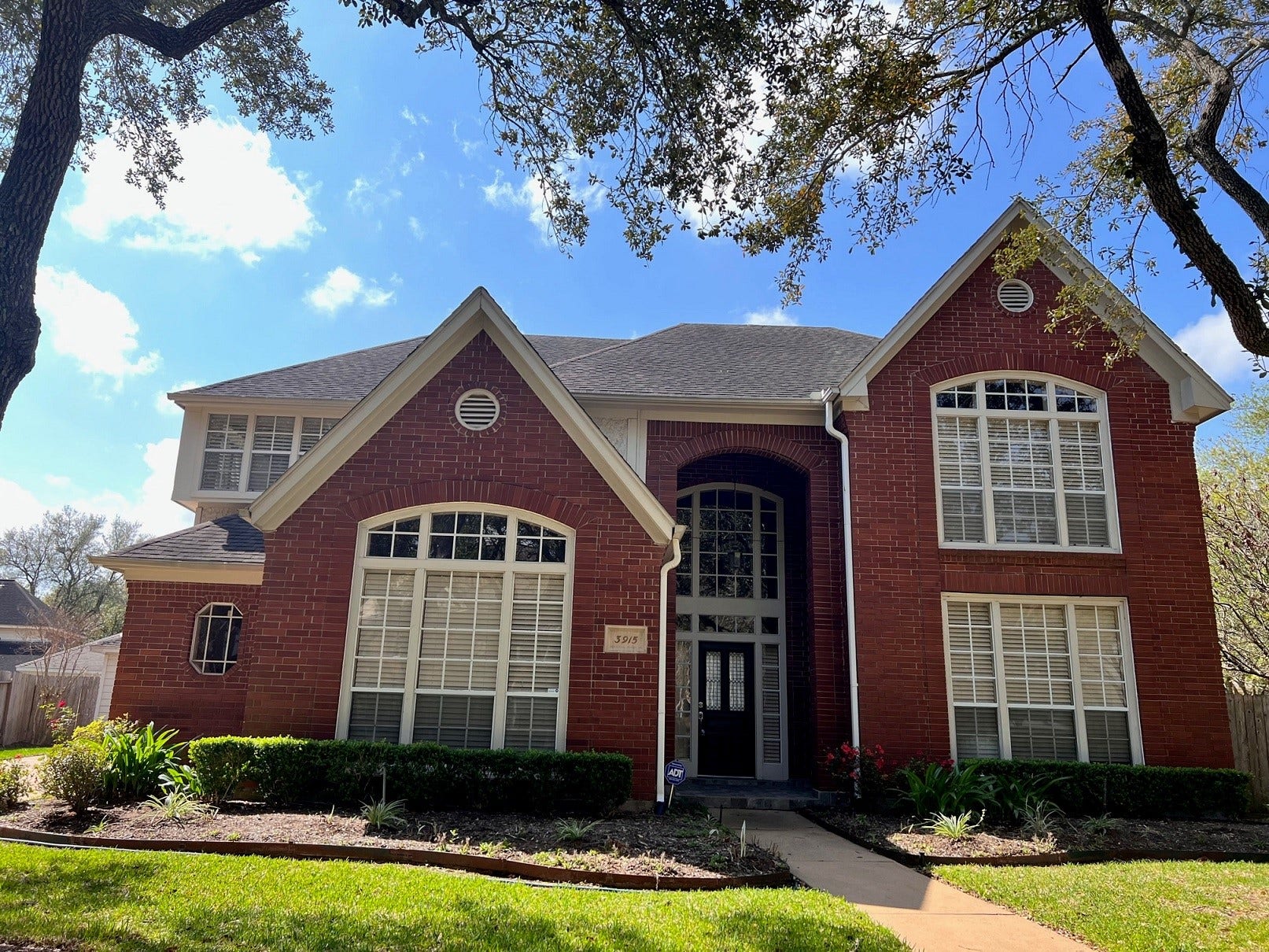 This Village Builder two-story home is well maintained and located on a huge corner lot in golf course community