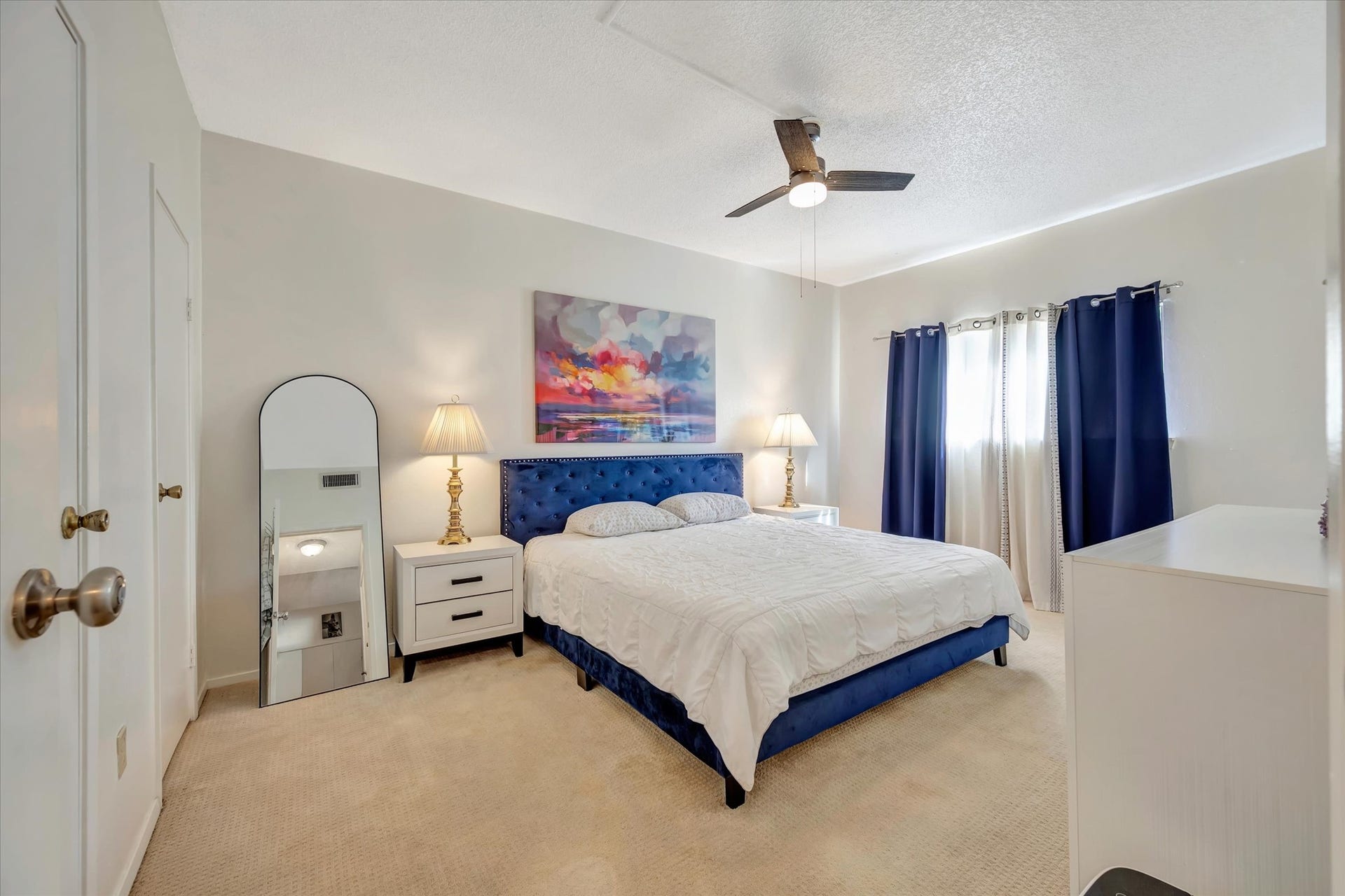 7071 N Holiday Drive, Galveston, TX 77550 Primary bedroom with a ceiling fan, natural light and room for bedside furnishings.