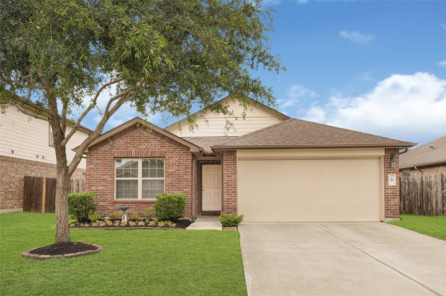 Property photo for 5 Rodeo Bend Drive, Manvel, TX