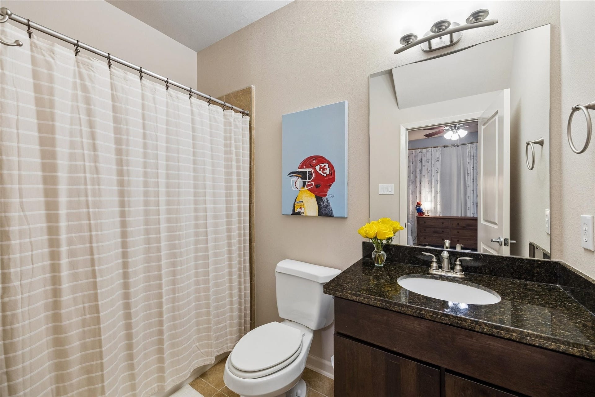 Secondary bathroom with shower/tub combo