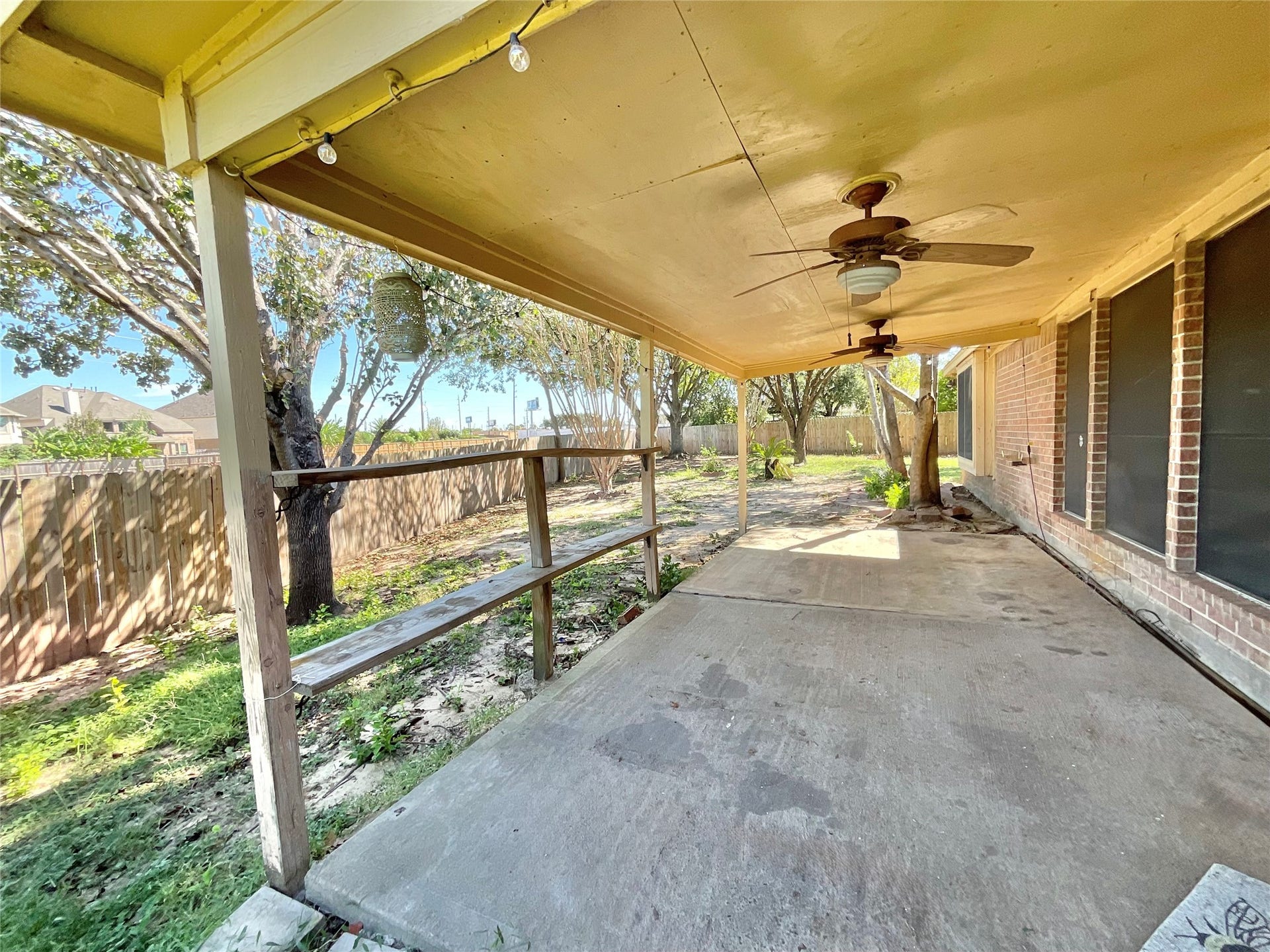 218 Willards Way, Stafford, TX 77477 Covered back porch