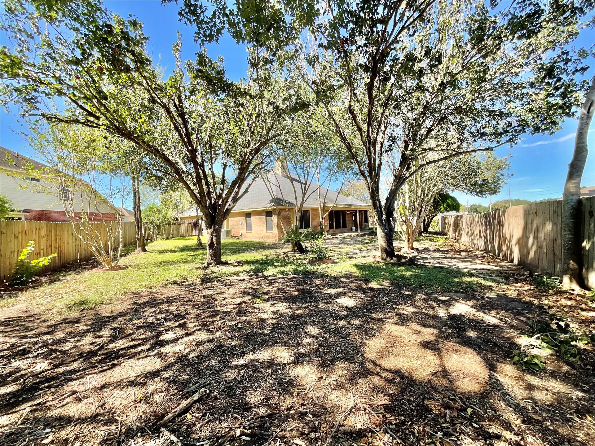218 Willards Way, Stafford, TX 77477 Backyard corner view looking at back porch