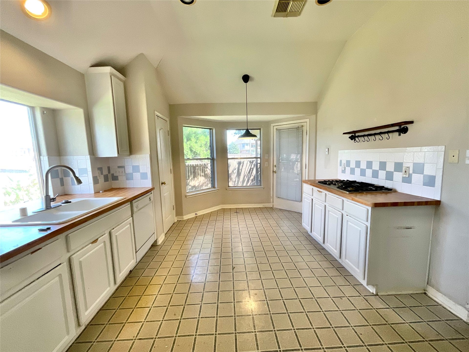 218 Willards Way, Stafford, TX 77477 Kitchen view to back door exit