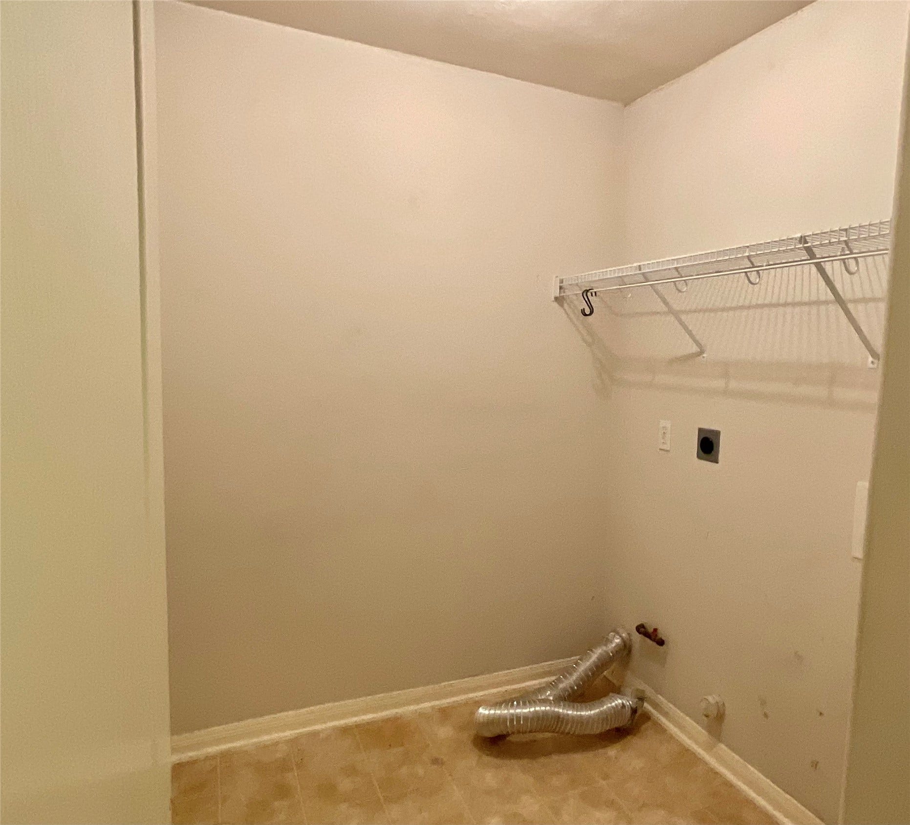 218 Willards Way, Stafford, TX 77477 Utility/Laundry Room nestled in front bedrooms hallway
