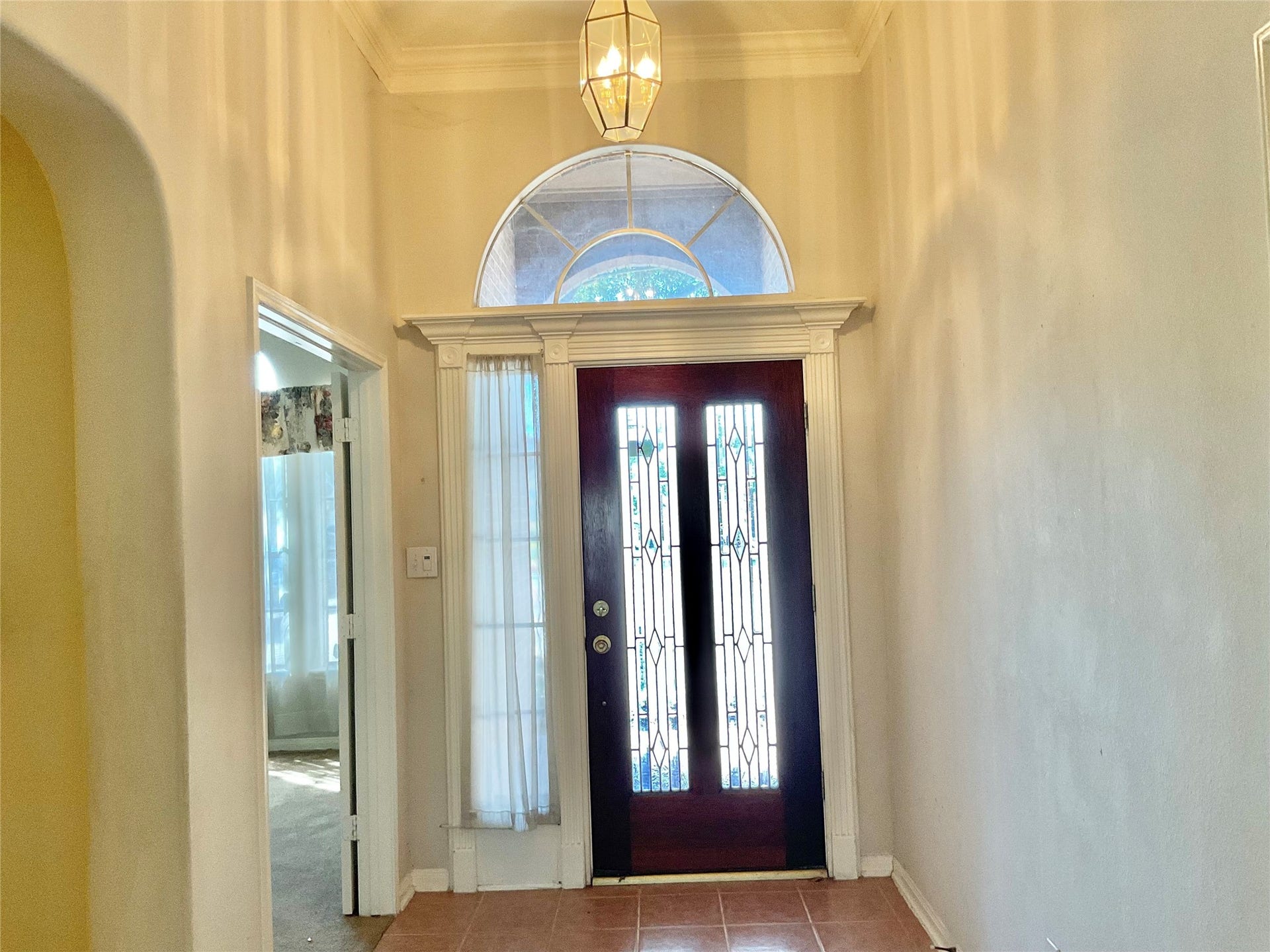 218 Willards Way, Stafford, TX 77477 Front entry hallway next to Home Office
