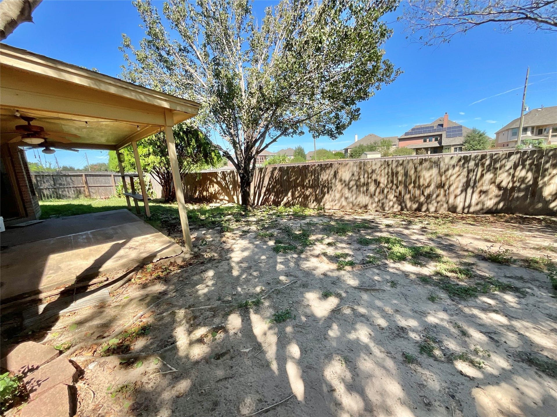 218 Willards Way, Stafford, TX 77477 Covered back porch and yard.