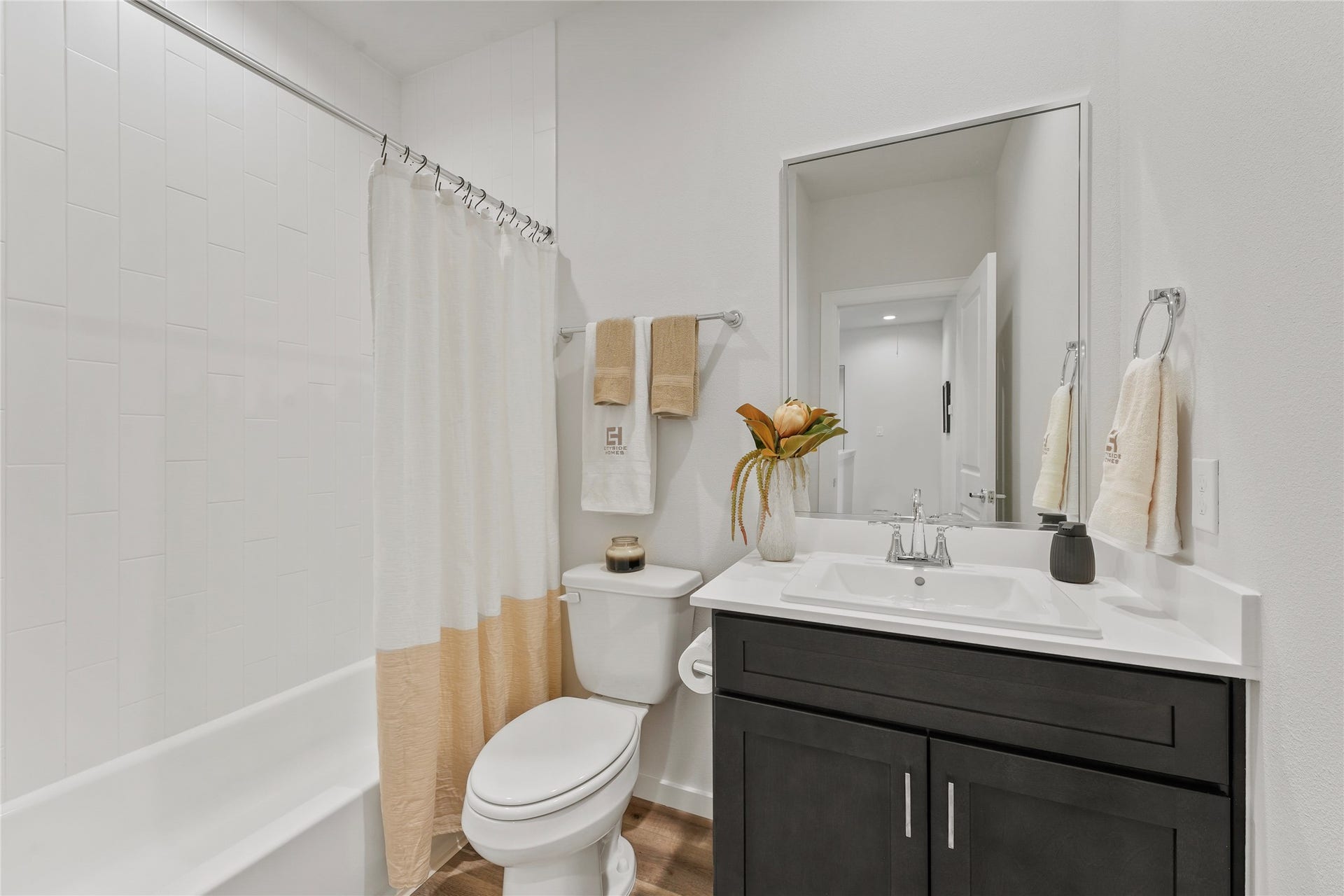 2110 Dewalt Street, #G, Houston, TX 77088 Secondary Bathroom