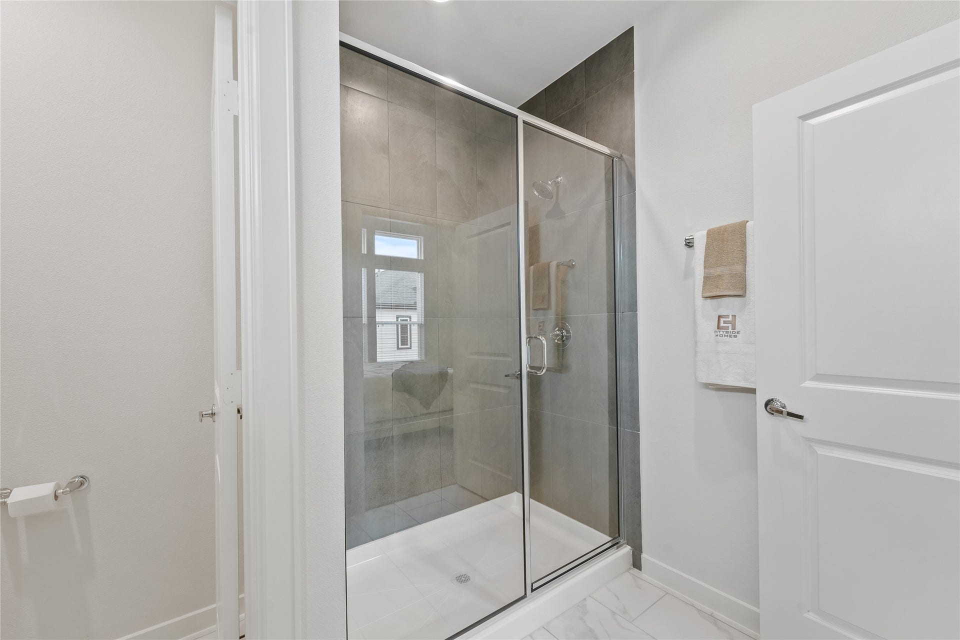 2110 Dewalt Street, #G, Houston, TX 77088 Primary Bathroom