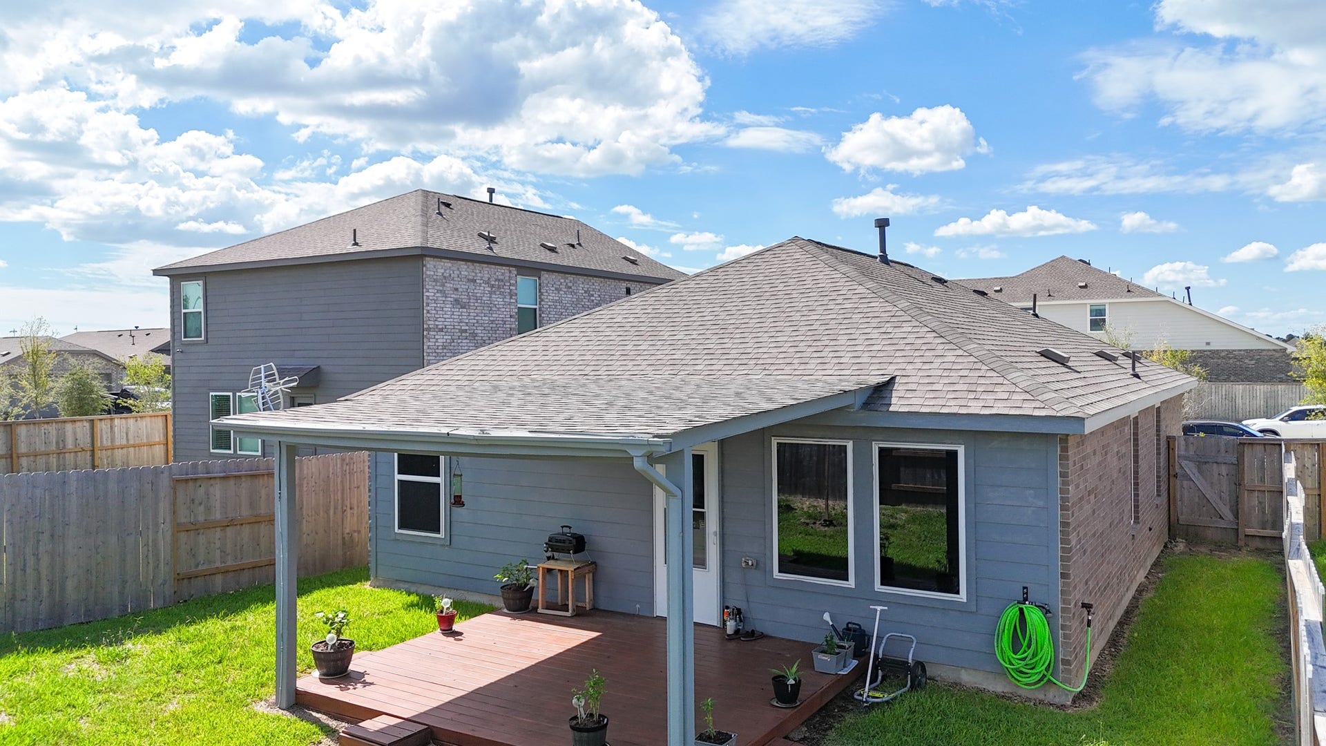 5806 Standpiper Loop, Baytown, TX 77521 Step outside into a massive, fully sodded backyard that offers an immense amount of space for pets, play, and weekend entertainment.