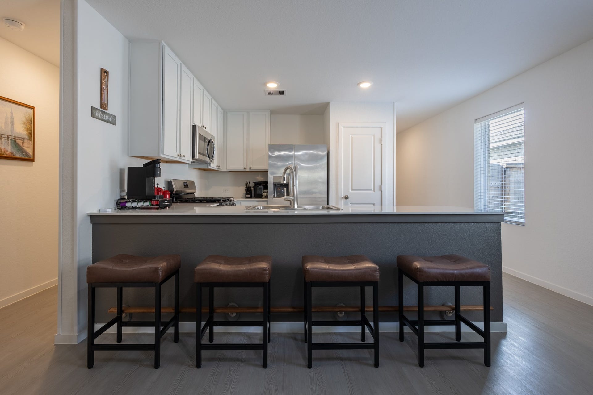5806 Standpiper Loop, Baytown, TX 77521 Incredible open-sight lines! The kitchen looks directly over the main living spaces, ensuring you are always part of the conversation while cooking.