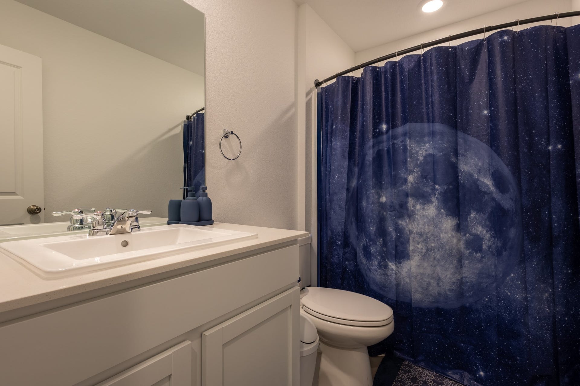 5806 Standpiper Loop, Baytown, TX 77521 A sparkling clean secondary full bathroom designed with a tub/shower combo and clean modern finishes to serve guests comfortably.