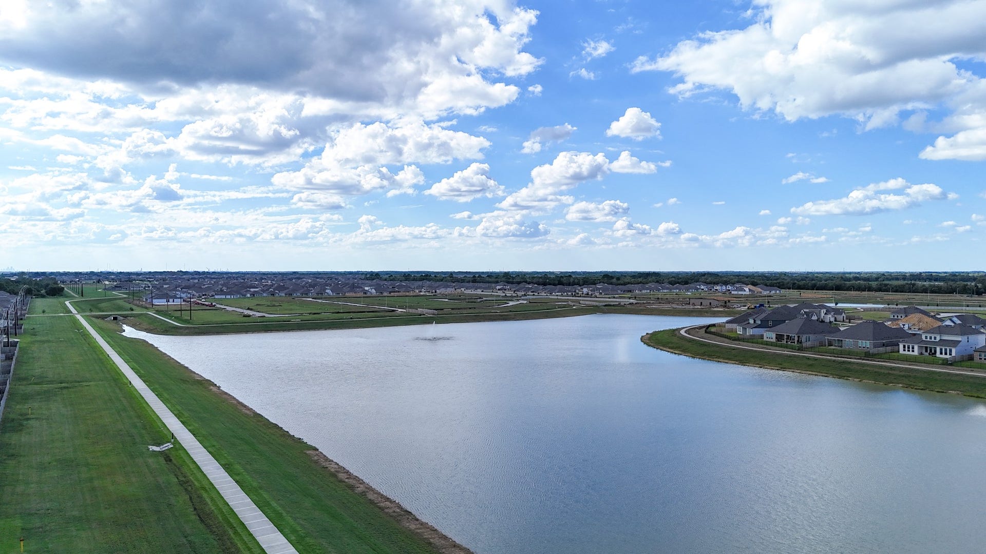 5806 Standpiper Loop, Baytown, TX 77521 Picturesque water views right in your own community neighborhood, offering an incredible natural escape from the daily hustle.