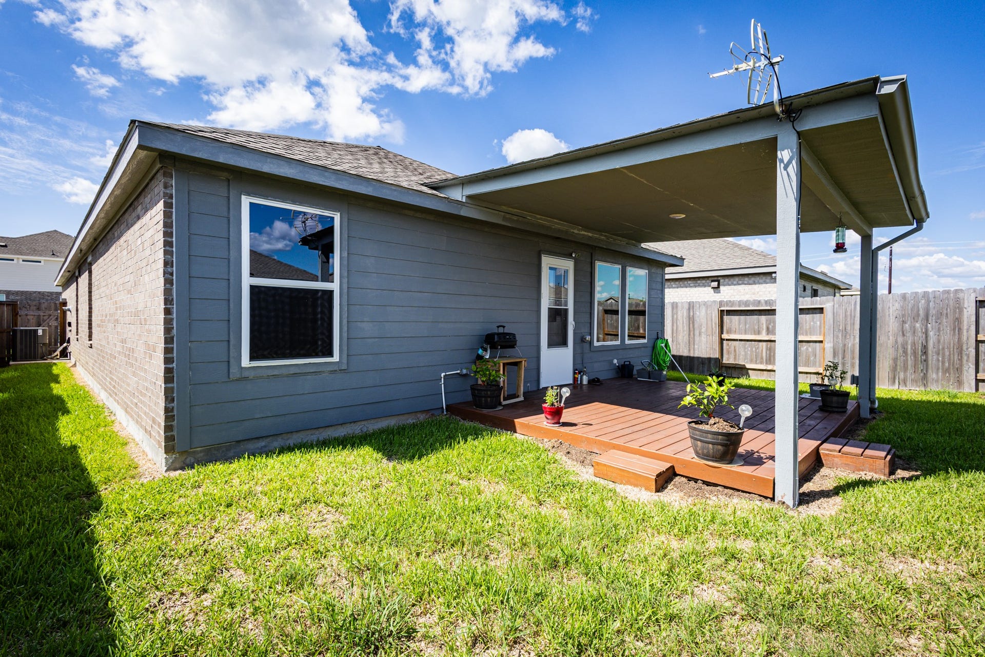 5806 Standpiper Loop, Baytown, TX 77521 The ideal spot for outdoor grilling, dining, or morning coffee while looking out over your expansive lawn.