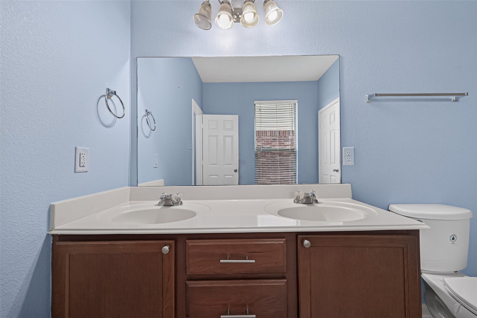 22506 Auburn Valley Lane, Katy, TX 77449 Primary bathroom with double sinks