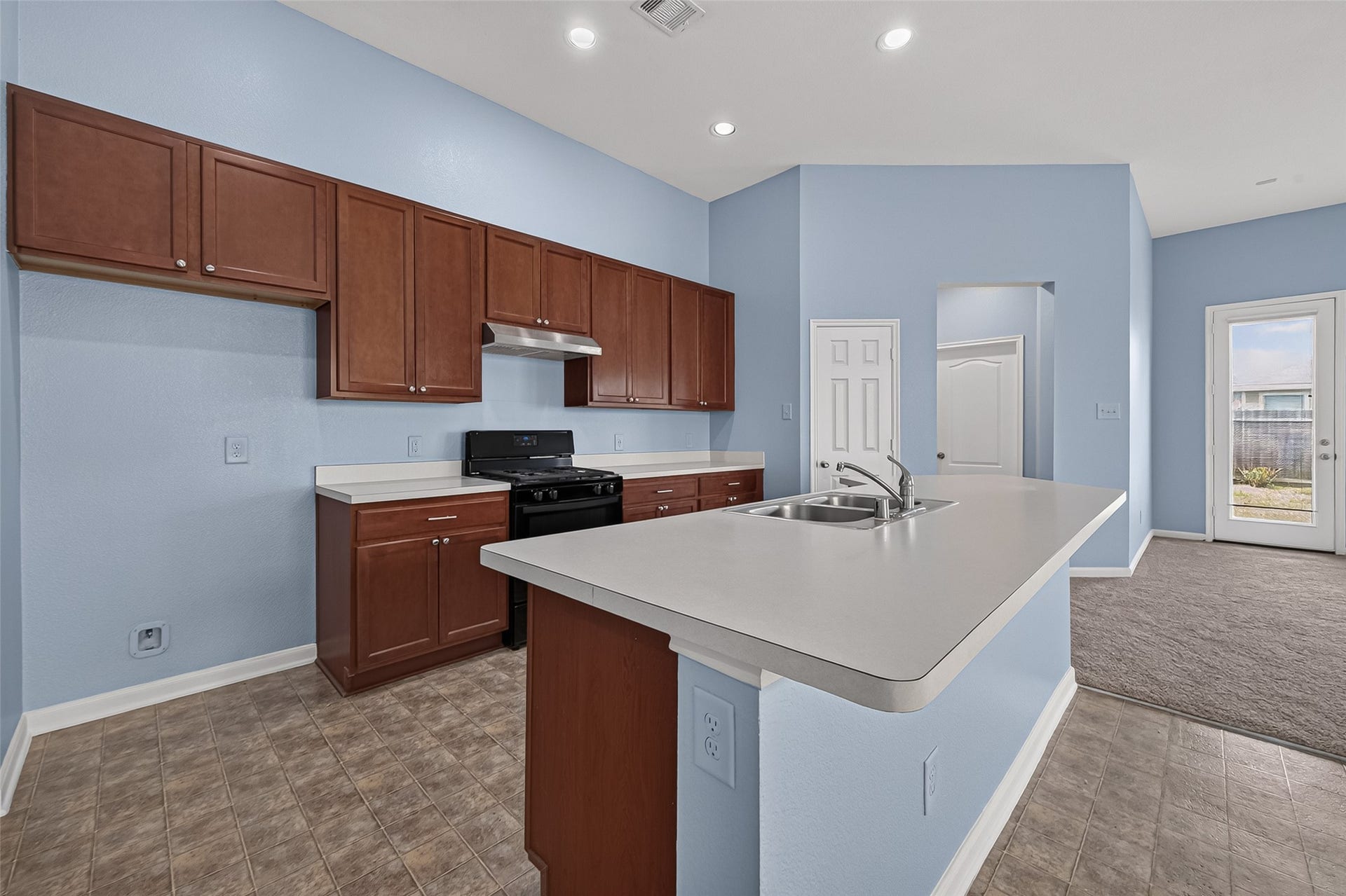 22506 Auburn Valley Lane, Katy, TX 77449 Kitchen island into family room