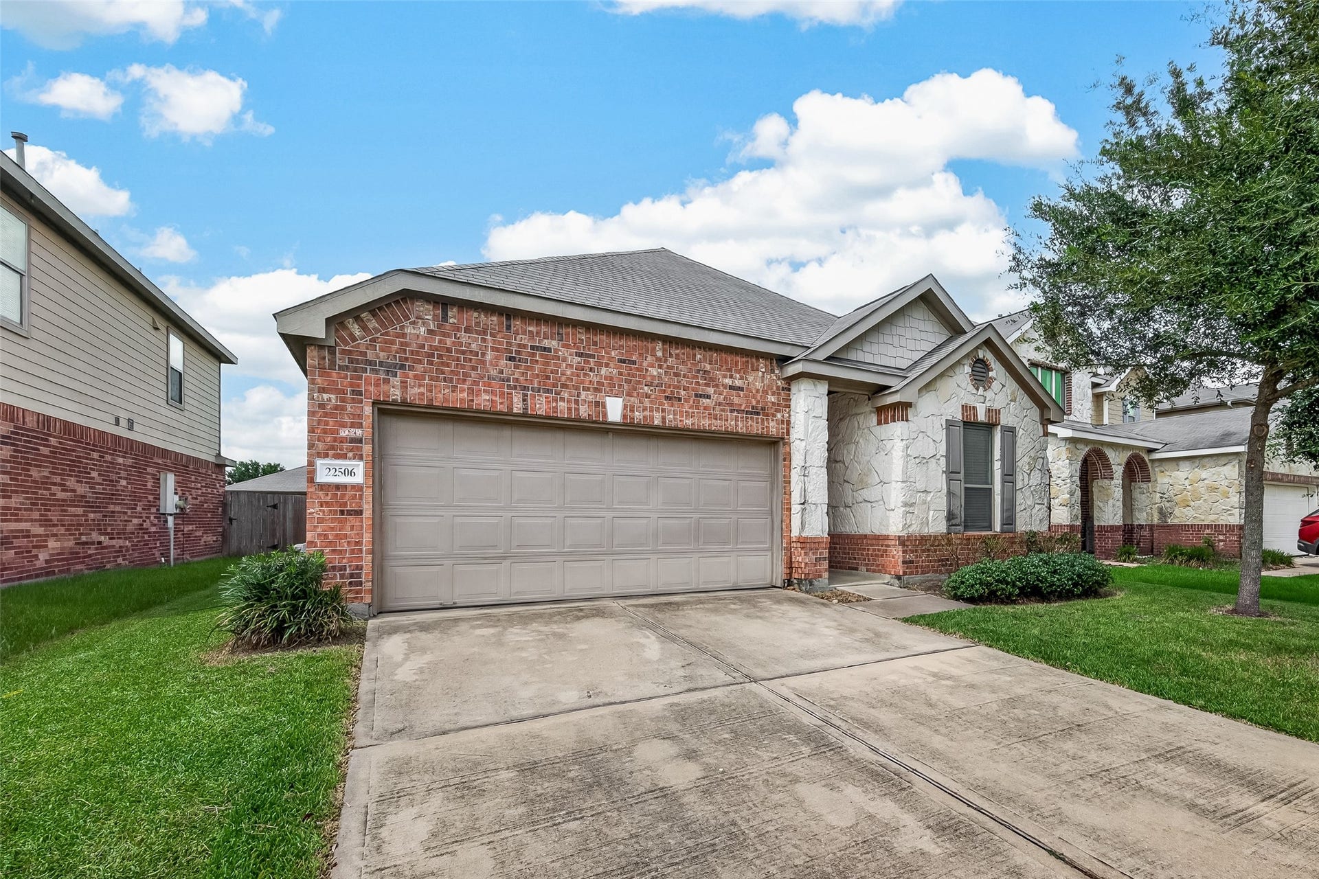 22506 Auburn Valley Lane, Katy, TX 77449 Double wide driveway