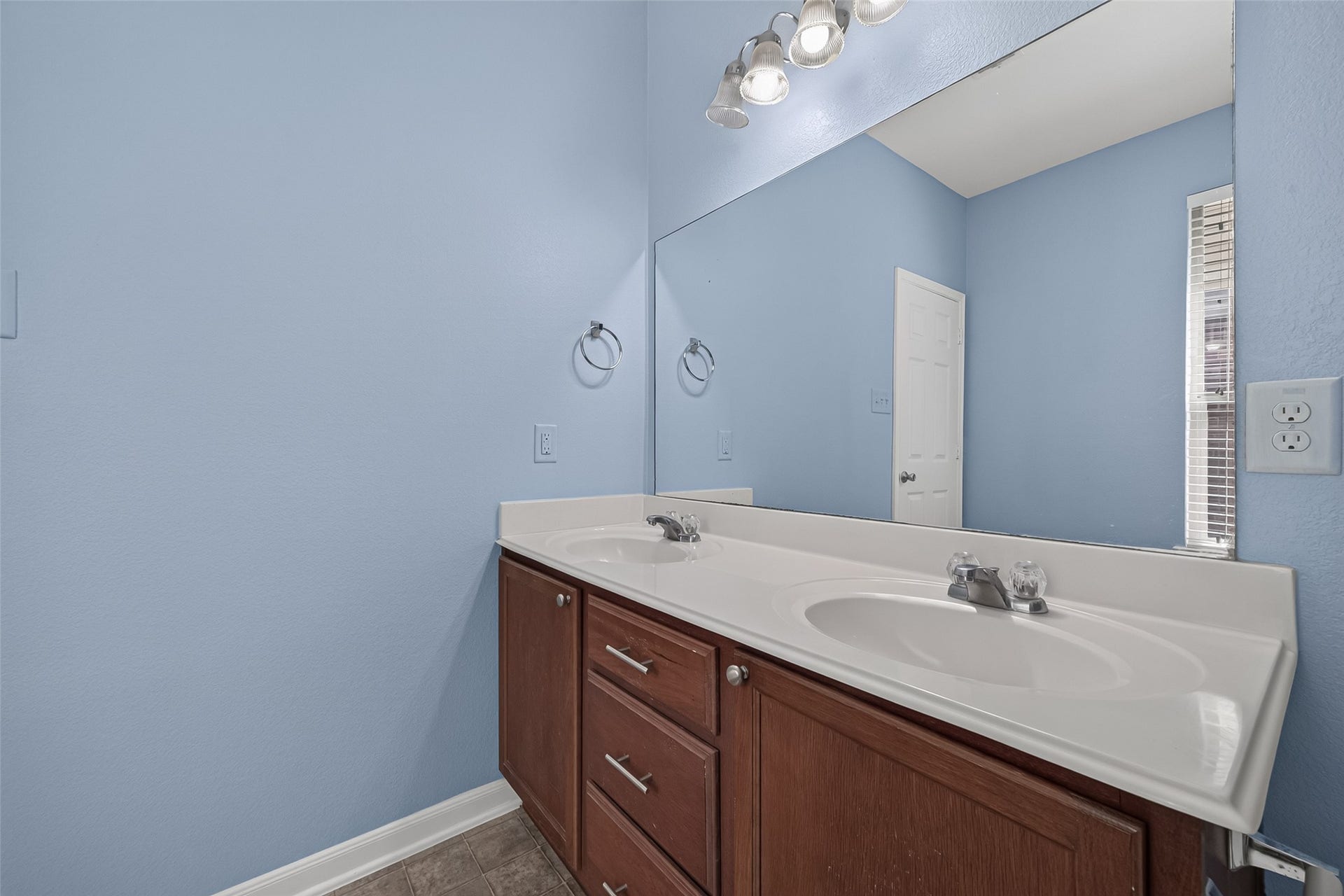 22506 Auburn Valley Lane, Katy, TX 77449 Primary bathroom with double sinks