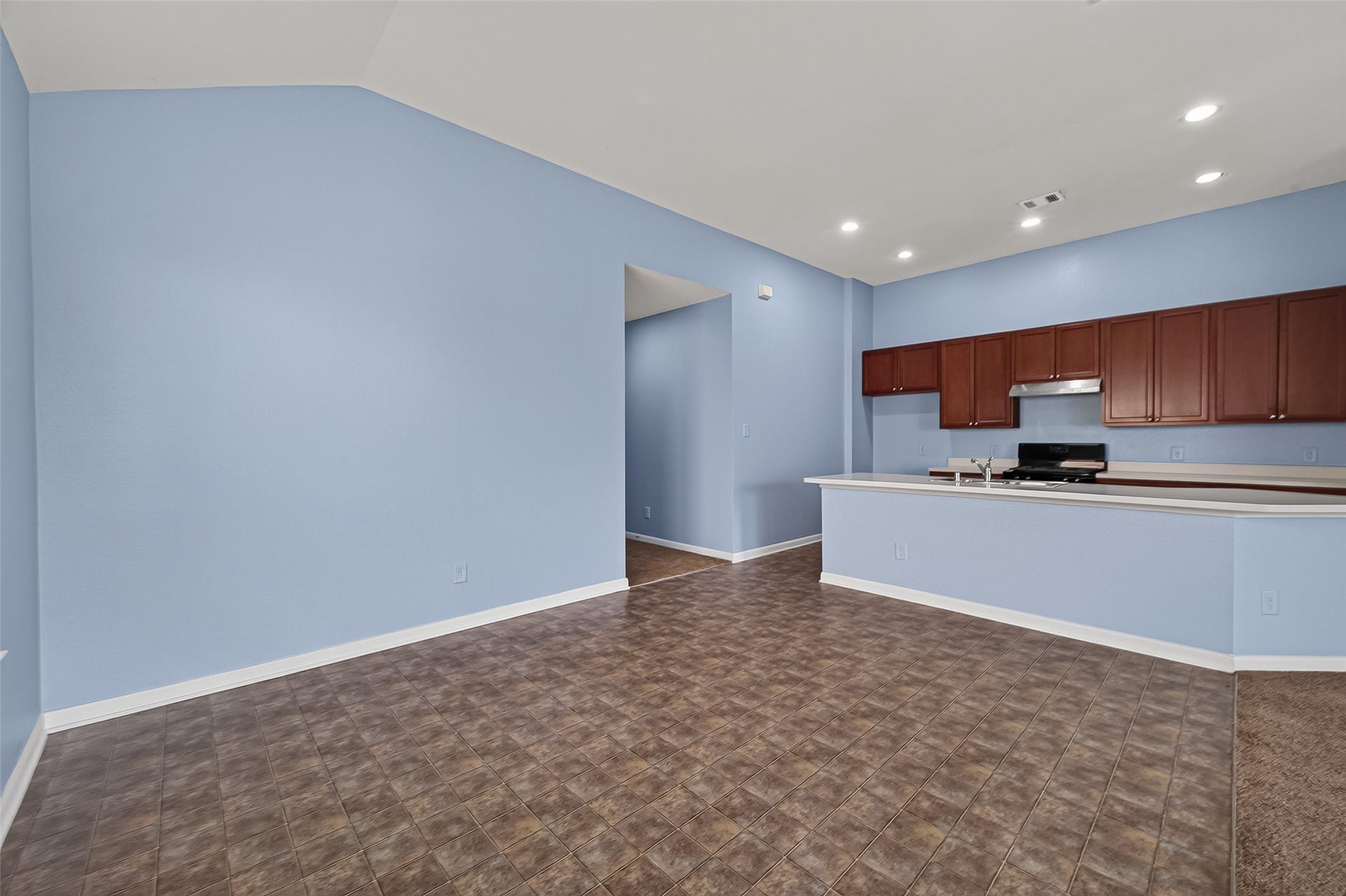 22506 Auburn Valley Lane, Katy, TX 77449 Dining into kitchen