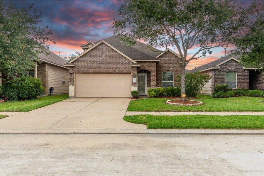 Property photo for 13927 Merganser Dr, South Houston, TX