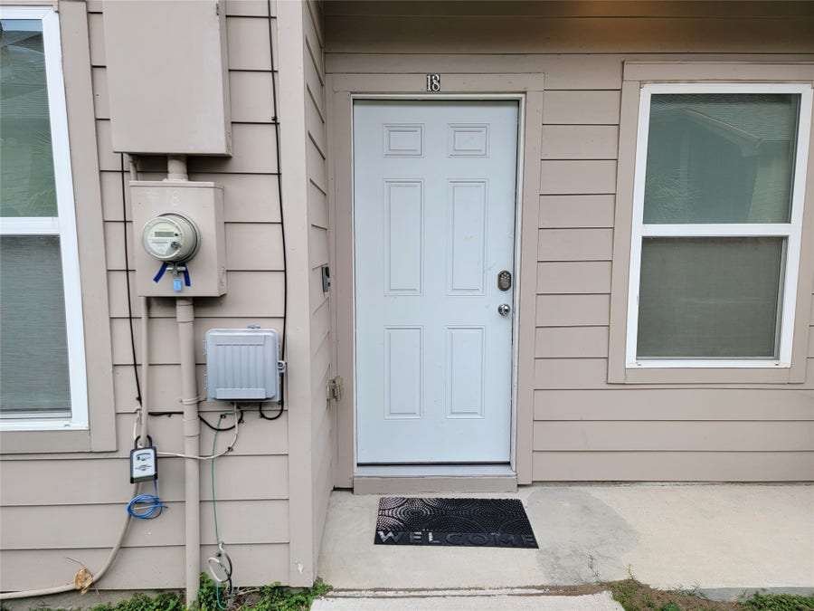 Property photo for 18 Evanston Street, Houston, TX