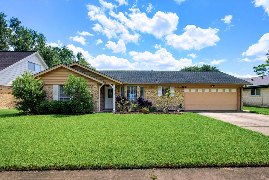 Property photo for 1912 Winding Creek Drive, Pearland, TX