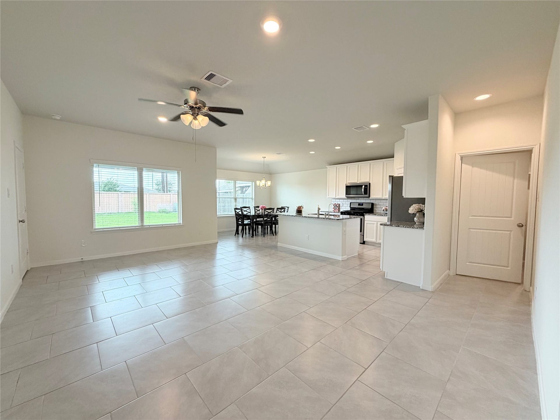 Bright open-caption layout designed for comfortable everyday living and entertaining.