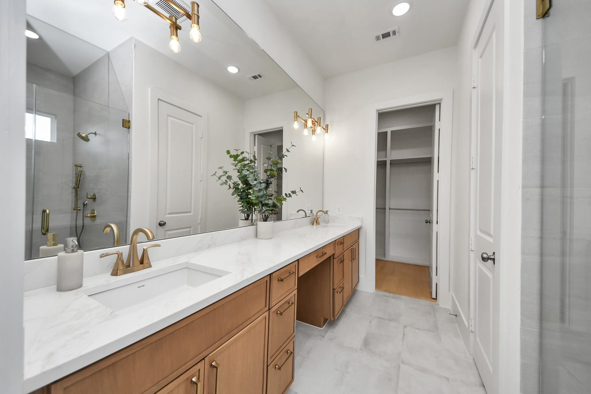 8521 Friendship Road, Houston, TX 77080 8521 Friendship Road, Houston, TX 77080