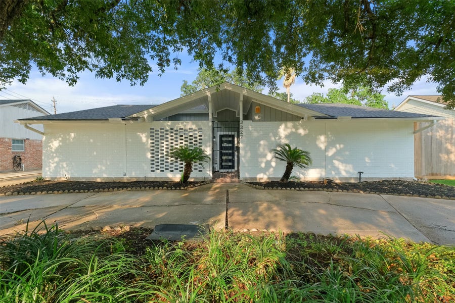 Property photo for 3327 Freshmeadows Drive, Houston, TX