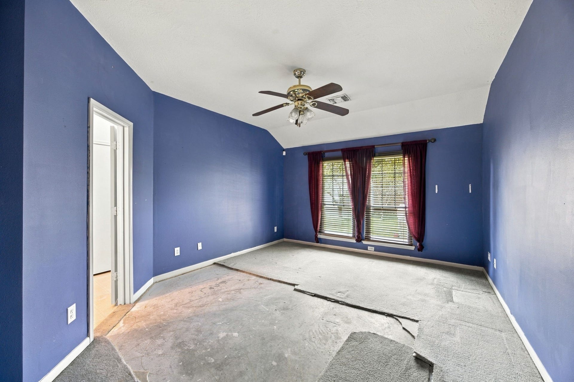 Spacious primary bedroom.